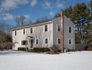 1 Crestview Dr, Hadley, MA 01035