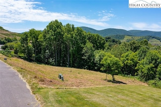 6 Westview Dr, West Jefferson, NC 28694