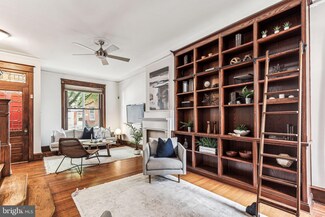 886 N 27th St, Philadelphia, PA 19130