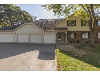 2616 2616 Lake Court Dr, Mounds View, MN 55112