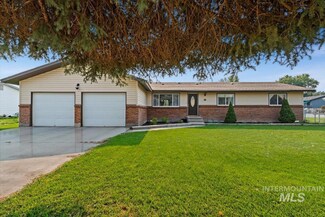 220 NW Wilson Cir, Mountain Home, ID 83647