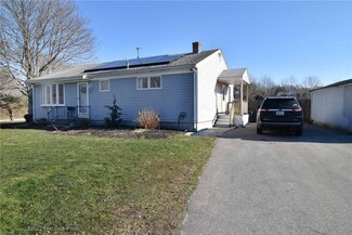 2 Glen St, Tiverton, RI 02878