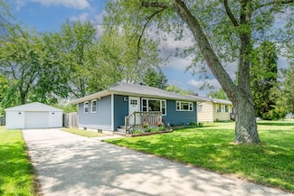 2452 Stratton Rd, Benton Harbor, MI 49022