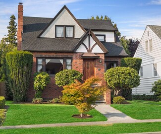 4320 NE 44th St, Seattle, WA 98105
