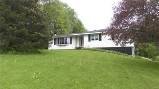 71 Barnard Rd, Phoenix, NY 13135
