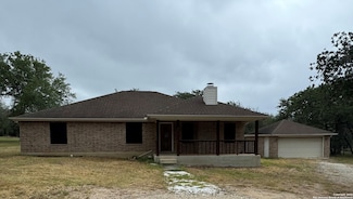 727 Falling Leaves Dr, Adkins, TX 78101