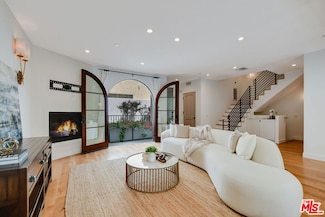 1253 17th St Unit 103, Santa Monica, CA 90404