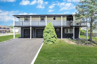 71 Cinnamon St, Central Islip, NY 11722