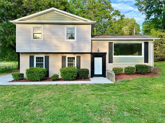 1704 Larchmont Dr, Greensboro, NC 27405