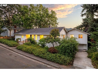 3820 University St, Eugene, OR 97405