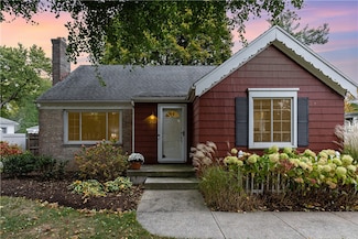 932 S Grosvenor Rd, Rochester, NY 14618