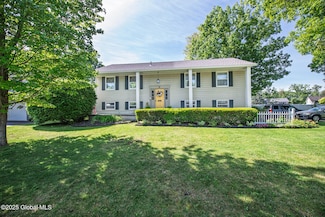 72 Crestwood Dr, Schenectady, NY 12306