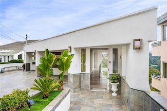 5220 Medina Rd, Woodland Hills, CA 91364