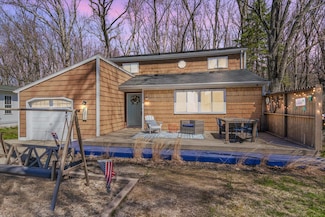 2255 Parker Dr, Wayland, MI 49348