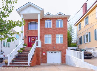 15 Pershing St, Staten Island, NY 10305