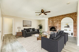 711 Beachcomber Ln, Houston, TX 77062