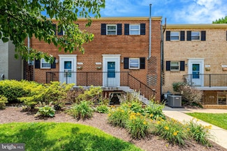 5934 Mayflower Ct, Alexandria, VA 22312
