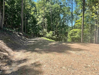 2998 Owl Creek Rd, Morgantown, WV 26508