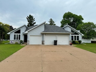 211 W Parker St, Weyauwega, WI 54983
