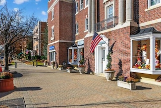 105 7th St Unit 10, Garden City, NY 11530