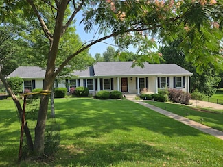 1100 Brentwood St, Paris, TN 38242