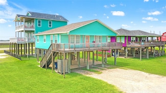 984 Blue Water Hwy, Surfside Beach, TX 77541