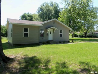 716 Sheridan Dr, Benton, IL 62812