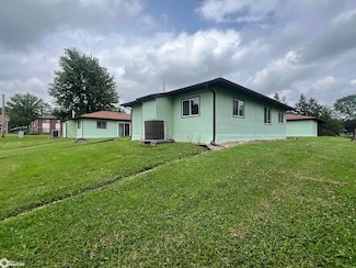 300 E Buchanan Ave, Fairfield, IA 52556