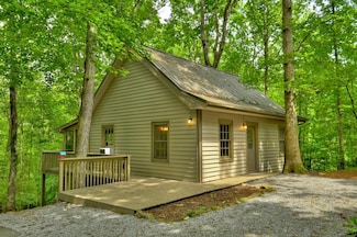 94 Woodglen Ct, Ellijay, GA 30540