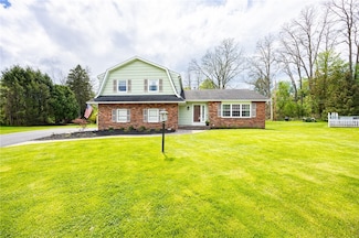 92 Pebble Hill Rd, Fairport, NY 14450