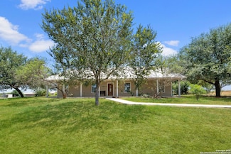 1227 Cr 104, Floresville, TX 78114