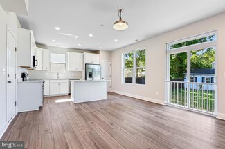 217 Spruce Ave, Edgewater, MD 21037