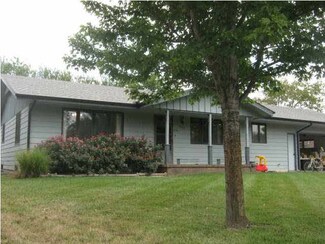 1007 11th Terrace, Halstead, KS 67056