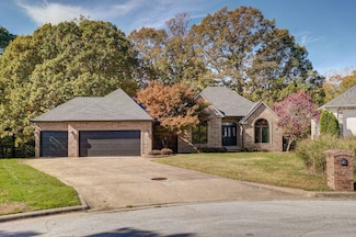 2173 S Pin Oak Dr, Springfield, MO 65809