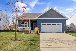 818 N 11th Avenue Cir, Winterset, IA 50273