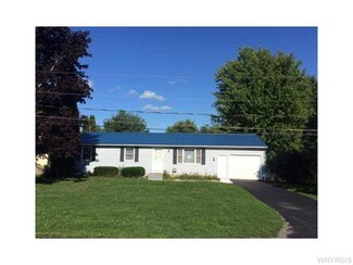 44 Longs Ln, Corfu, NY 14036