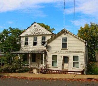 16 Elm St, Philmont, NY 12565