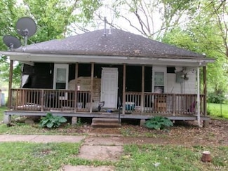 407 S 3rd St, Elsberry, MO 63343