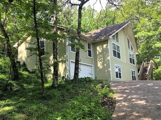 127 Shady Nook Dr, Deatsville, AL 36022