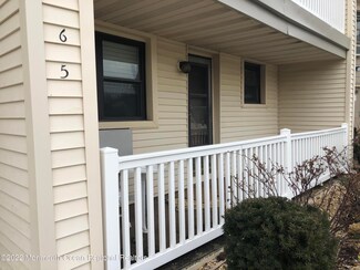 5 Wharfside Dr, Monmouth Beach, NJ 07750