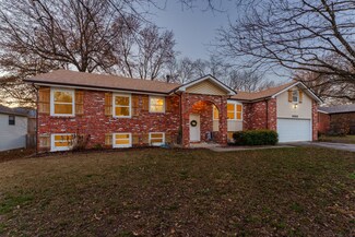 5055 S Walnut Hill Rd, Springfield, MO 65810