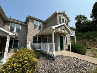 200 Shinnecock Ln, Camillus, NY 13031