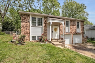 2517 NW Kingsridge Dr, Blue Springs, MO 64015