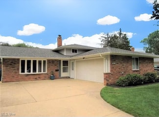 4194 Brendan Ln, North Olmsted, OH 44070
