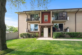 4739 W 105th St Unit 101, Oak Lawn, IL 60453