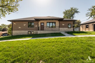 9400 S 81st Ave, Hickory Hills, IL 60457