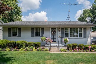3364 Sunnybrooke Dr, Youngstown, OH 44511