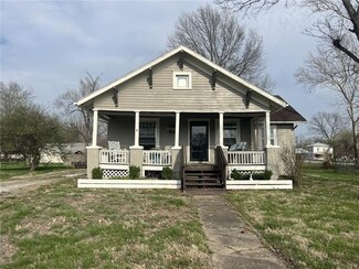 509 N Broadway St, Lacygne, KS 66040