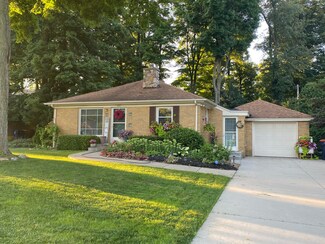 835 E 8th St, Holland, MI 49423