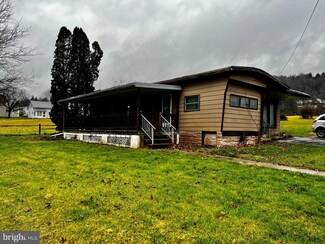 408 Oak Grove Rd, Pine Grove, PA 17963